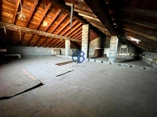 Maison de village à fort potentiel 226 m² habitables + 110m² dépendance + combles aménageables