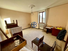 Maison de village à fort potentiel 226 m² habitables + 110m² dépendance + combles aménageables