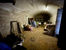 Maison de village à fort potentiel 226 m² habitables + 110m² dépendance + combles aménageables