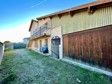 Maison de village à fort potentiel 226 m² habitables + 110m² dépendance + combles aménageables