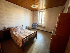 Maison de village à fort potentiel 226 m² habitables + 110m² dépendance + combles aménageables