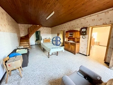 Maison de village à fort potentiel 226 m² habitables + 110m² dépendance + combles aménageables