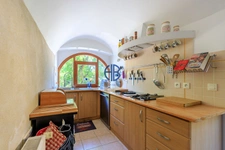 Maison Meublée 257 m2, 5 chambres, 12 pièces, terrasse et cave.