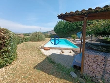 À Villa avec piscine et vue panoramique à Beausemblant
