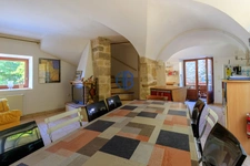 Maison Meublée 257 m2, 5 chambres, 12 pièces, terrasse et cave.