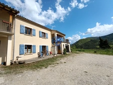 MAISON AVEC GARAGES de  195 M2  sur parcelle de 5172 m2