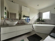 Maison 186 m² - 4 à 5 chambres - 6 587 m² de terrain - Calme absolu  (38260)