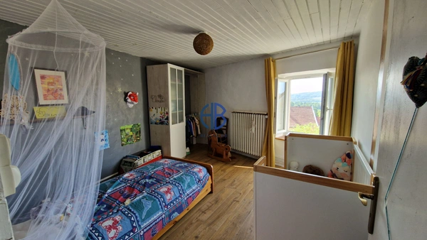 Grande maison de ville avec garage à Trept