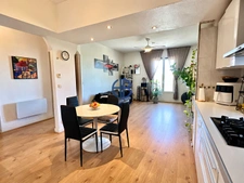 AGDE ? SPACIEUX T3 TRAVERSANT DE 85 M² ? DERNIER ÉTAGE ? VUE SUR L'HÉRAULT