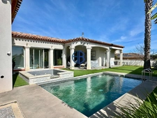 Superbe Villa T5 de plain pied, garage, piscine et jacuzzi - Vias