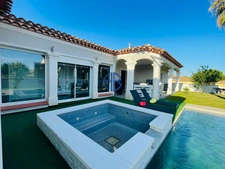 Superbe Villa T5 de plain pied, garage, piscine et jacuzzi - Vias