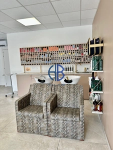 Superbe salon de coiffure neuf de 90m² avec aquabike et parkings - Marseillan