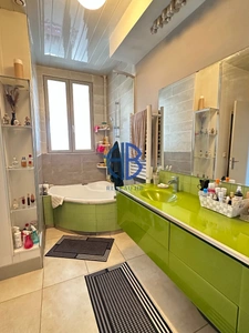 AGDE ? SPACIEUX T3 TRAVERSANT DE 85 M² ? DERNIER ÉTAGE ? VUE SUR L'HÉRAULT
