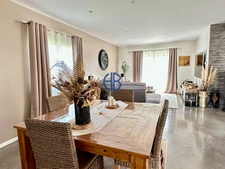 Superbe Villa T5 de plain pied, garage, piscine et jacuzzi - Vias