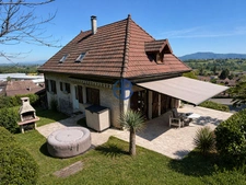 Belle maison de 135 m2 avec piscine sur un terrain de 1853 m2 aux Avenières Veyrins-Thuellin