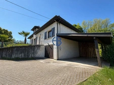 Belle maison de 135 m2 avec piscine sur un terrain de 1853 m2 aux Avenières Veyrins-Thuellin