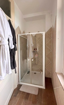 appartement + combles+ cave + place parking