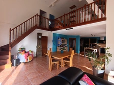 grande maison avec belle vue, piscine, sous-sol