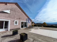 grande maison avec belle vue, piscine, sous-sol