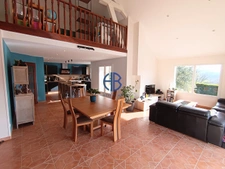 grande maison avec belle vue, piscine, sous-sol