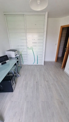 SAINT-VICTOR-DE-CESSIEU - MAISON T6 - 136 M² - 4 CHAMBRES - TERRAIN 1 465 M² - TERRASSE PLEIN SUD - DPE B
