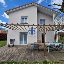 Coup de coeur à ROCHETOIRIN - Maison familiale T5 avec jardin, terrasse, et vie à pied !