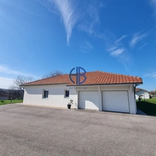 Un véritable air de vacances à la maison : piscine, calme, et vie de plain-pied à Saint-Didier-de-la-Tour
