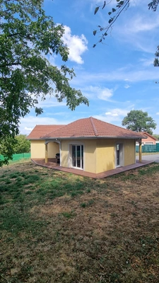 SAINT-VICTOR-DE-CESSIEU - MAISON T6 - 136 M² - 4 CHAMBRES - TERRAIN 1 465 M² - TERRASSE PLEIN SUD - DPE B