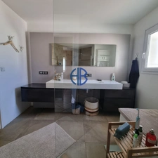 Un véritable air de vacances à la maison : piscine, calme, et vie de plain-pied à Saint-Didier-de-la-Tour