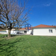 Un véritable air de vacances à la maison : piscine, calme, et vie de plain-pied à Saint-Didier-de-la-Tour