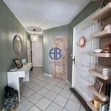 Un véritable air de vacances à la maison : piscine, calme, et vie de plain-pied à Saint-Didier-de-la-Tour