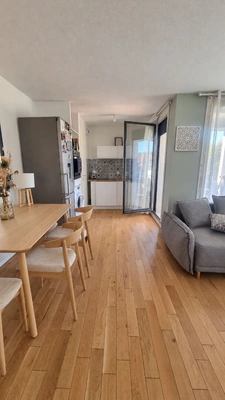 NOUVEAUTÉ LA TOUR-DU-PIN - T2 AVEC BALCON ET GARAGE - 3ÈME ET DERNIER ÉTAGE AVEC ASCENSEUR
