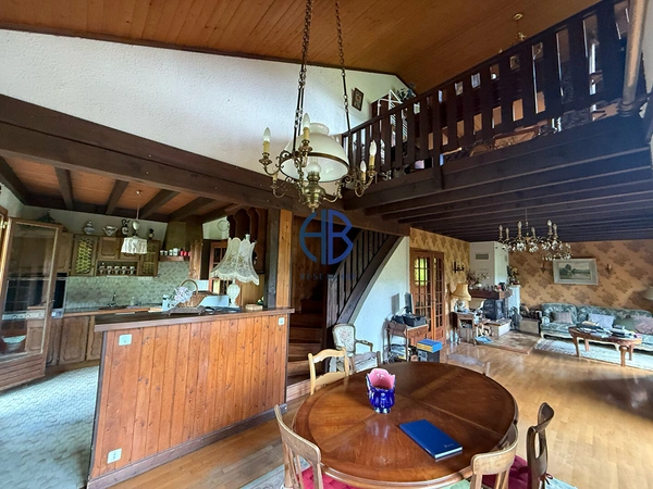 Chalet  de 113 m2 + sous-sol sur 7500m2 de terrain.
