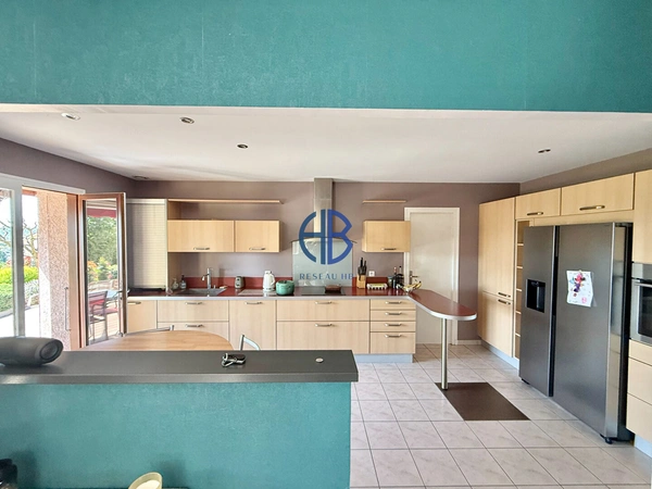 Maison à vivre de plain-pied  sur 100m² + 3-4 ch à étage  - terrain 850m²