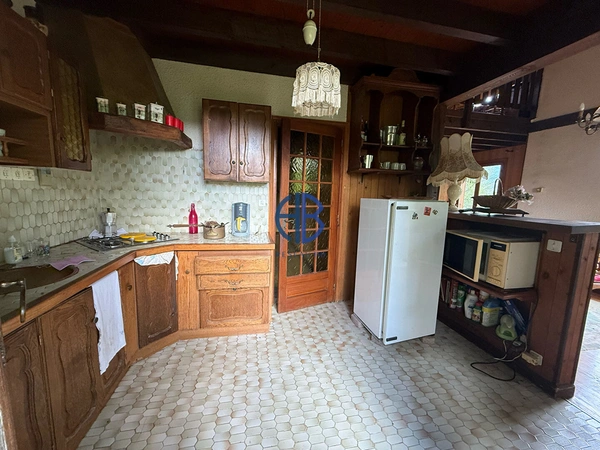 Chalet  de 113 m2 + sous-sol sur 7500m2 de terrain.