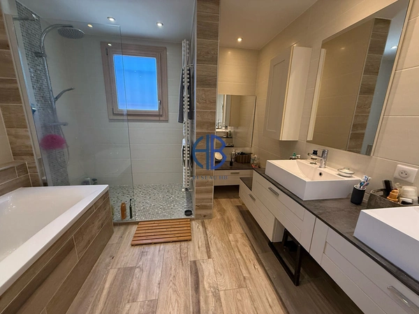 Maison 5 chambres de 169 m2 + sous-sol complet +piscine