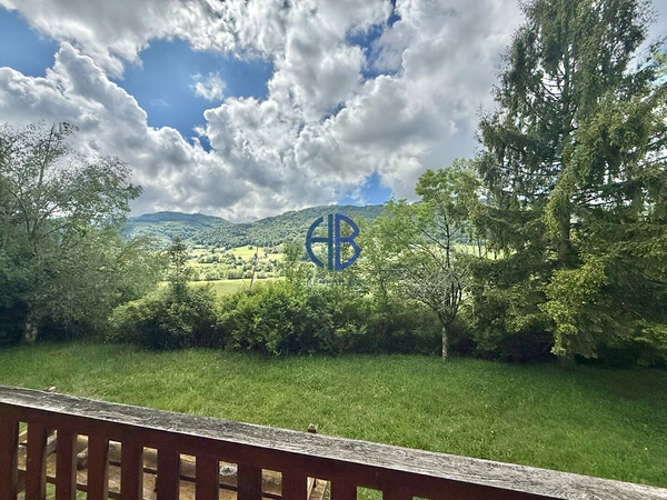 Chalet  de 113 m2 + sous-sol sur 7500m2 de terrain.