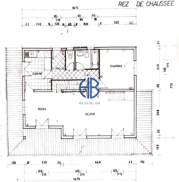 Chalet  de 113 m2 + sous-sol sur 7500m2 de terrain.