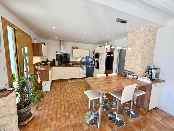 Maison 5 chambres de 169 m2 + sous-sol complet +piscine