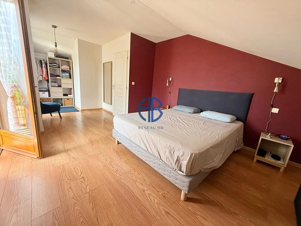 Maison 4 chambres + une pièce (garage transformé en habitable). Au grand calme