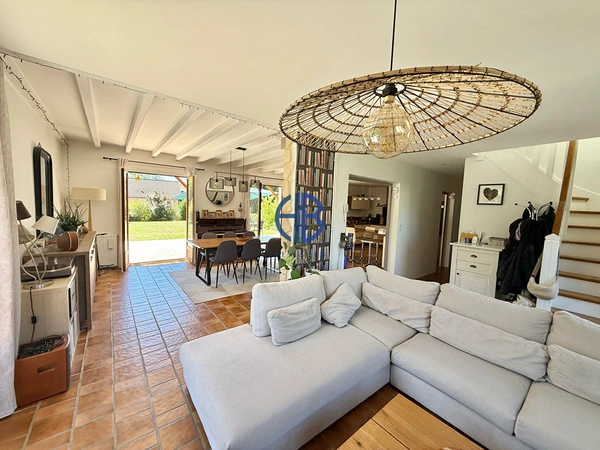 Maison 5 chambres de 169 m2 + sous-sol complet +piscine
