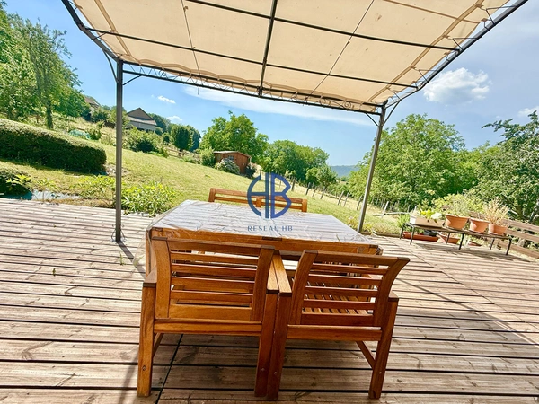 Maison 4 chambres + une pièce (garage transformé en habitable). Au grand calme