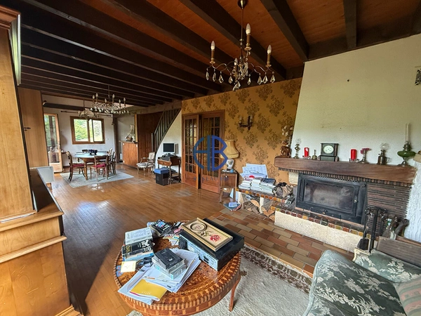 Chalet  de 113 m2 + sous-sol sur 7500m2 de terrain.