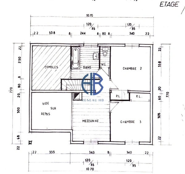 Chalet  de 113 m2 + sous-sol sur 7500m2 de terrain.