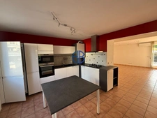 Appartement  3 ch - terrasse 18 m² - 2 salle d'eau -2 w-c - centre VOIRON
