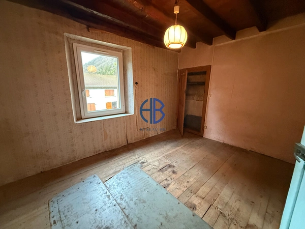 Ferme sur 900 m2 de terrain