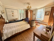 Maison bourgeoise de 144m² + combles à rafraichir / 650m² de terrain.