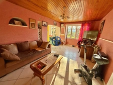 Maison avec dépendances sur 5050 m2 de terrain