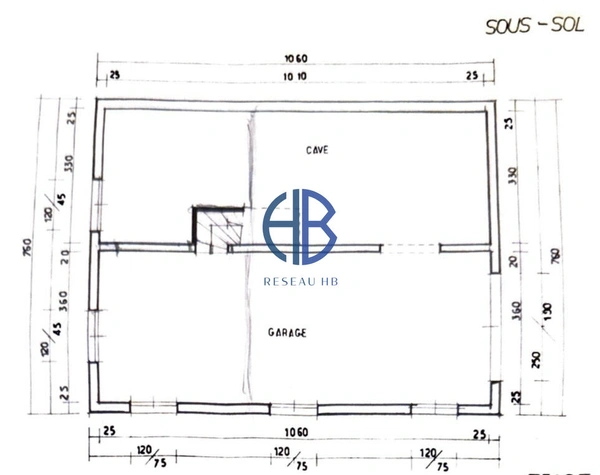Chalet  de 113 m2 + sous-sol sur 7500m2 de terrain.