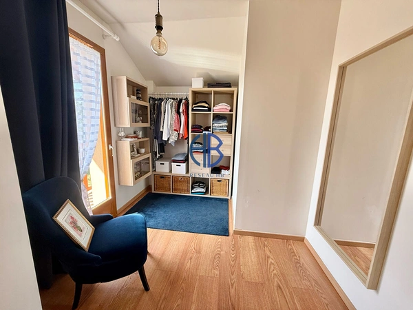 Maison 4 chambres + une pièce (garage transformé en habitable). Au grand calme